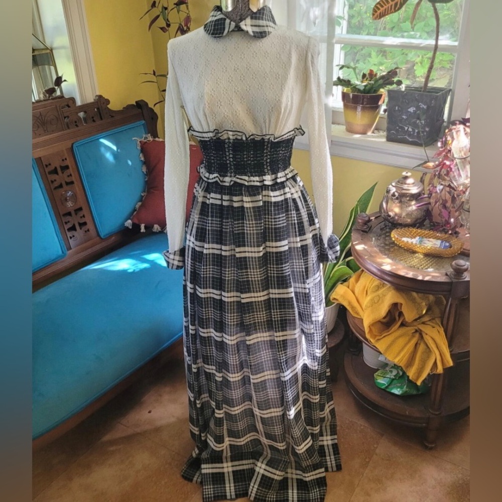 Vintage 1970 Joyce Palmer Stunning maxi dress with smocked waist, lace. US0P